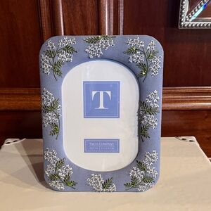 Two's Company Blue Hydrangea Embroidered Picture Frame 5x7 NEW